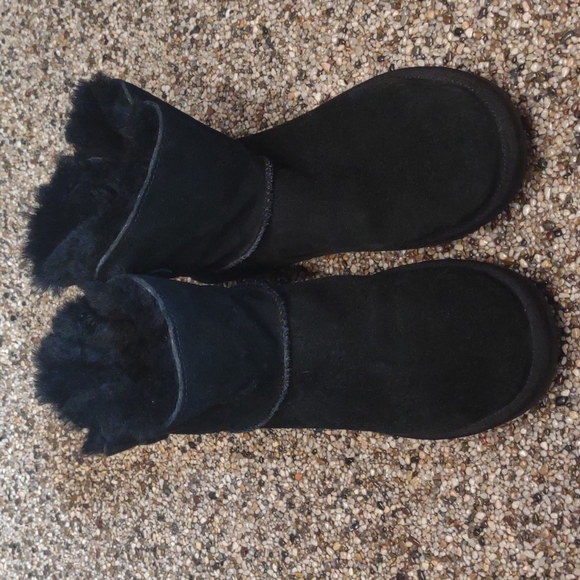 Koolaburra Shoes - KOOLABURRA by Ugg Remely black suede boots size 6